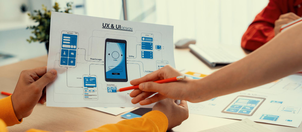 Kullanici arayuzunde Synerjik planlama yapan baslangic ​​sirketi calisaninin panorama afisi Holistik SEO Nedir ve Nasıl Uygulanır?