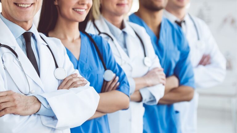 Doktorlar ve Diş Hekimleri Yapay Zekada Nasıl Çıkar? Doktorlar ve Diş Hekimleri Yapay Zekada Nasıl Çıkar